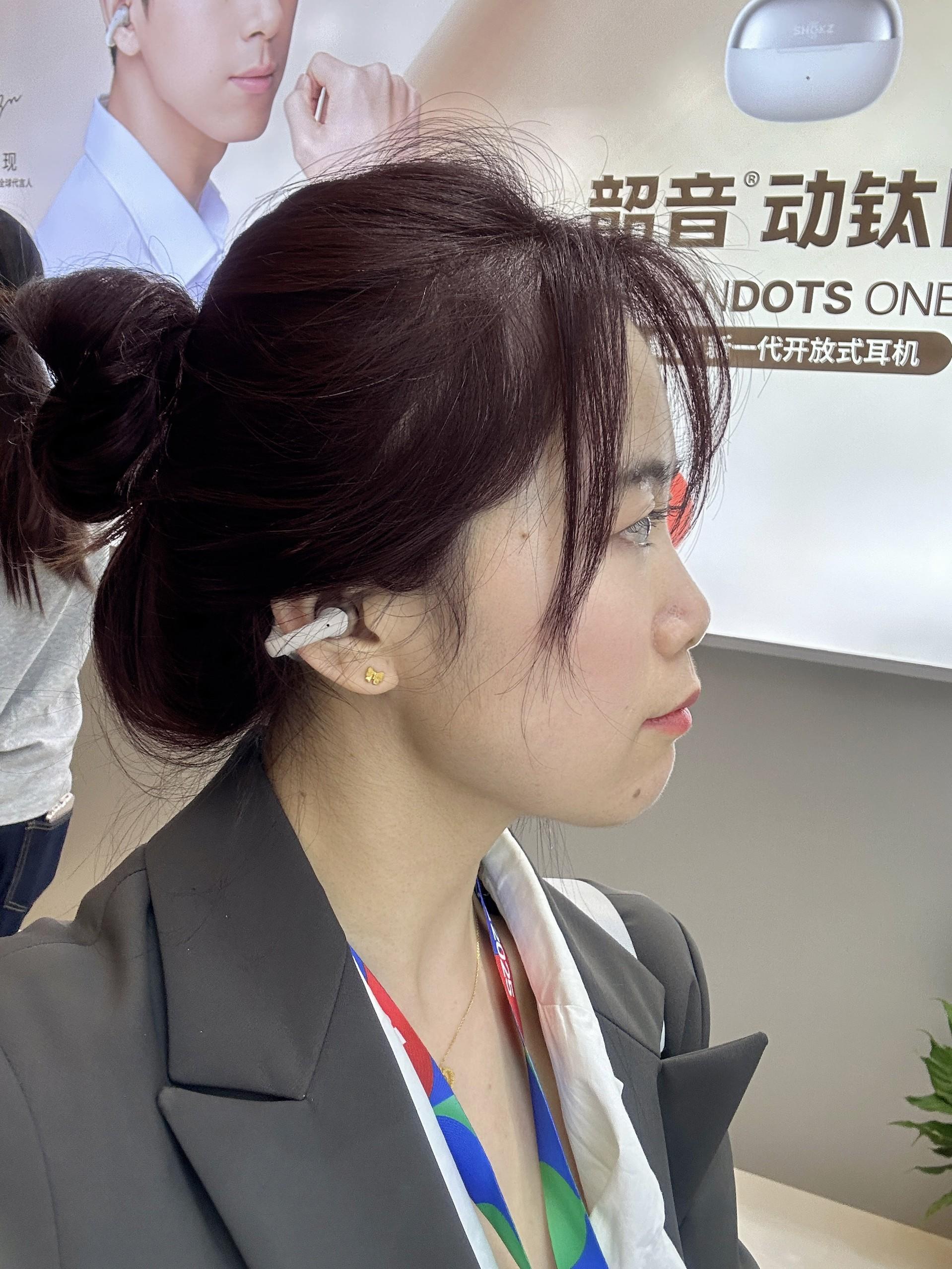 AWE2025探展韶音OpenDots ONE耳机,耳夹式设计小体积大声扬